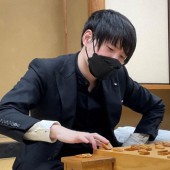 Kỳ thủ Shogi đầu tiên thua cuộc vì không đeo khẩu trang